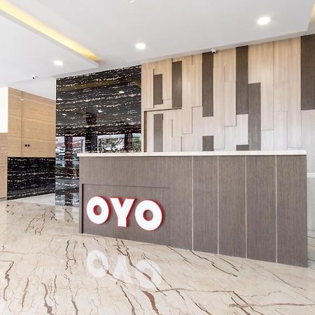 Oyo 727 Merlion Hotel Медан Екстер'єр фото
