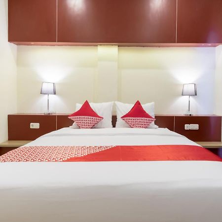 Oyo 727 Merlion Hotel Медан Екстер'єр фото