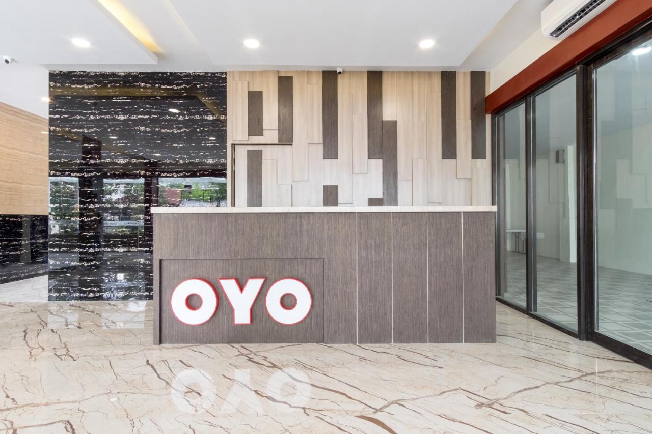 Oyo 727 Merlion Hotel Медан Екстер'єр фото