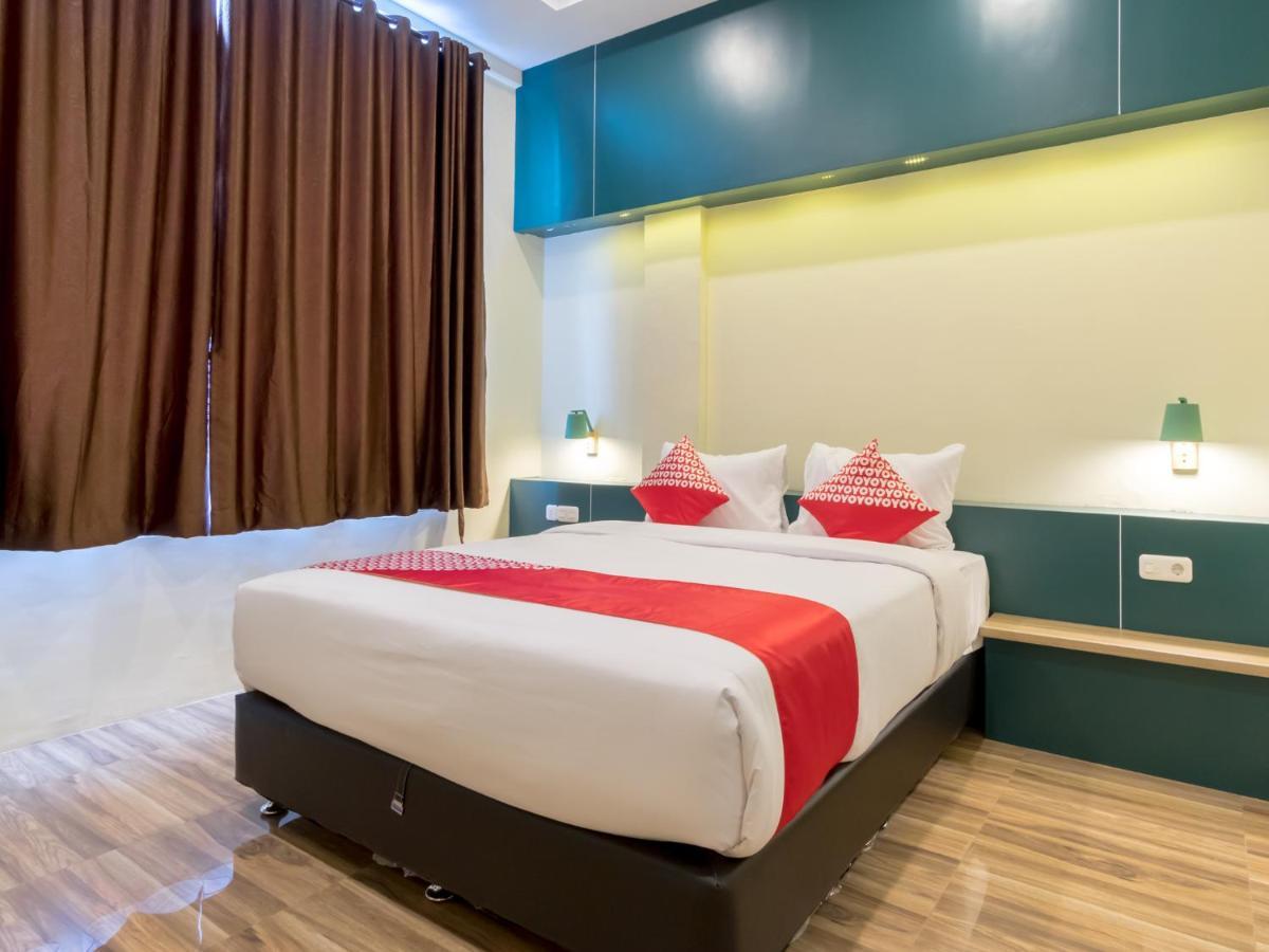 Oyo 727 Merlion Hotel Медан Екстер'єр фото