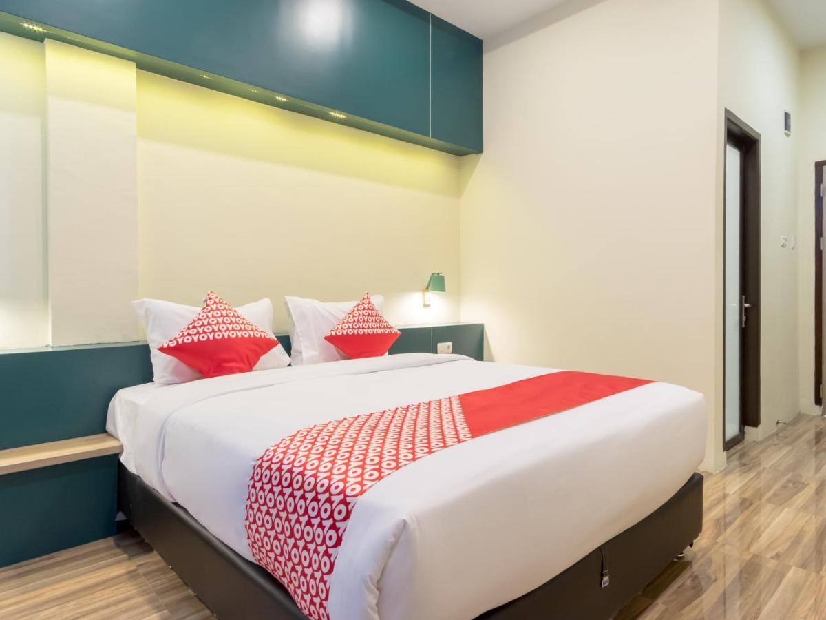 Oyo 727 Merlion Hotel Медан Екстер'єр фото