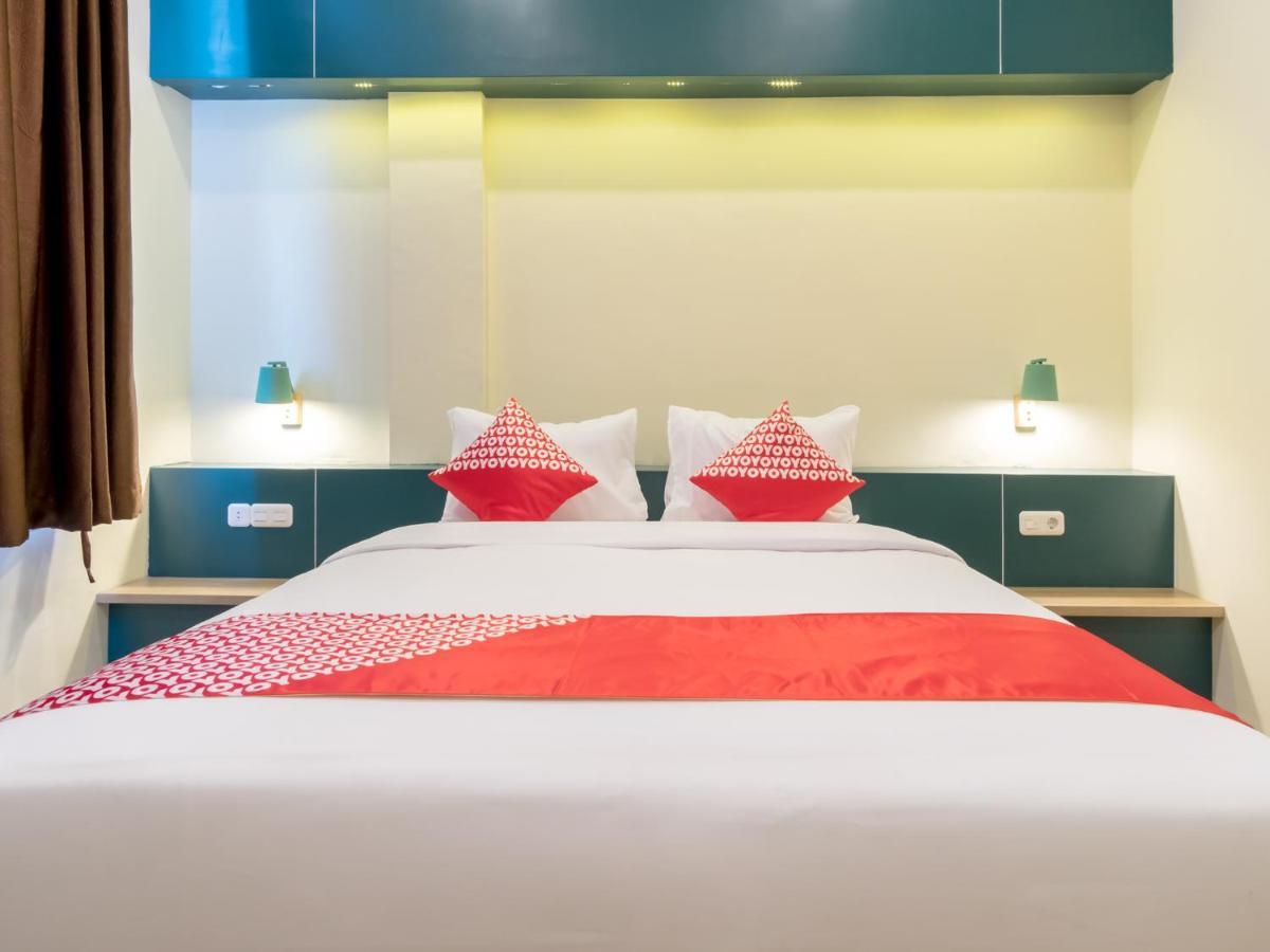 Oyo 727 Merlion Hotel Медан Екстер'єр фото