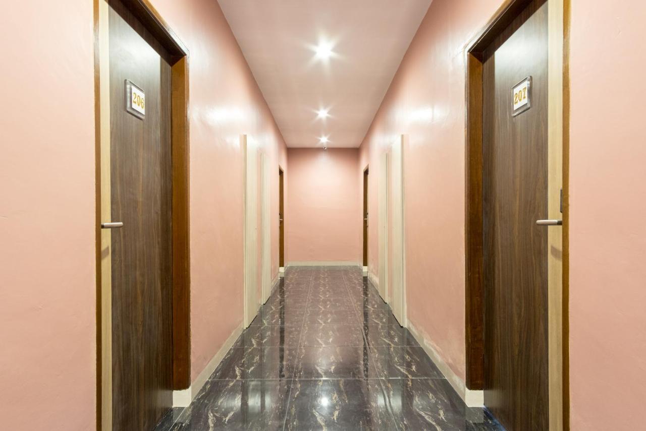 Oyo 727 Merlion Hotel Медан Екстер'єр фото