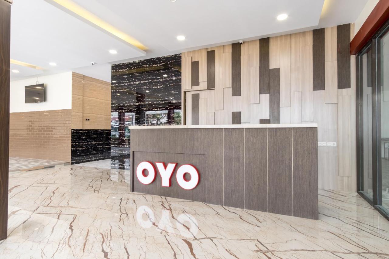Oyo 727 Merlion Hotel Медан Екстер'єр фото