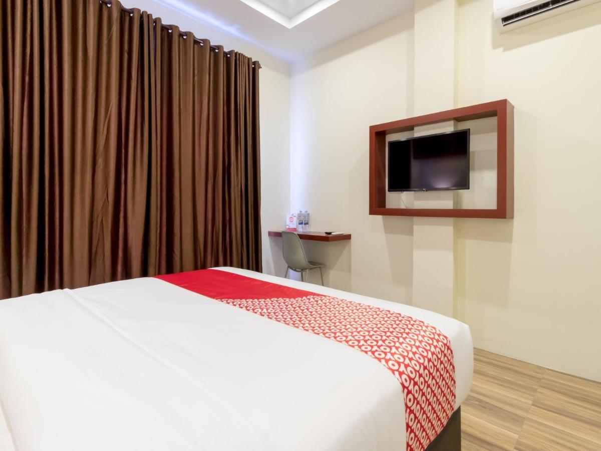 Oyo 727 Merlion Hotel Медан Екстер'єр фото