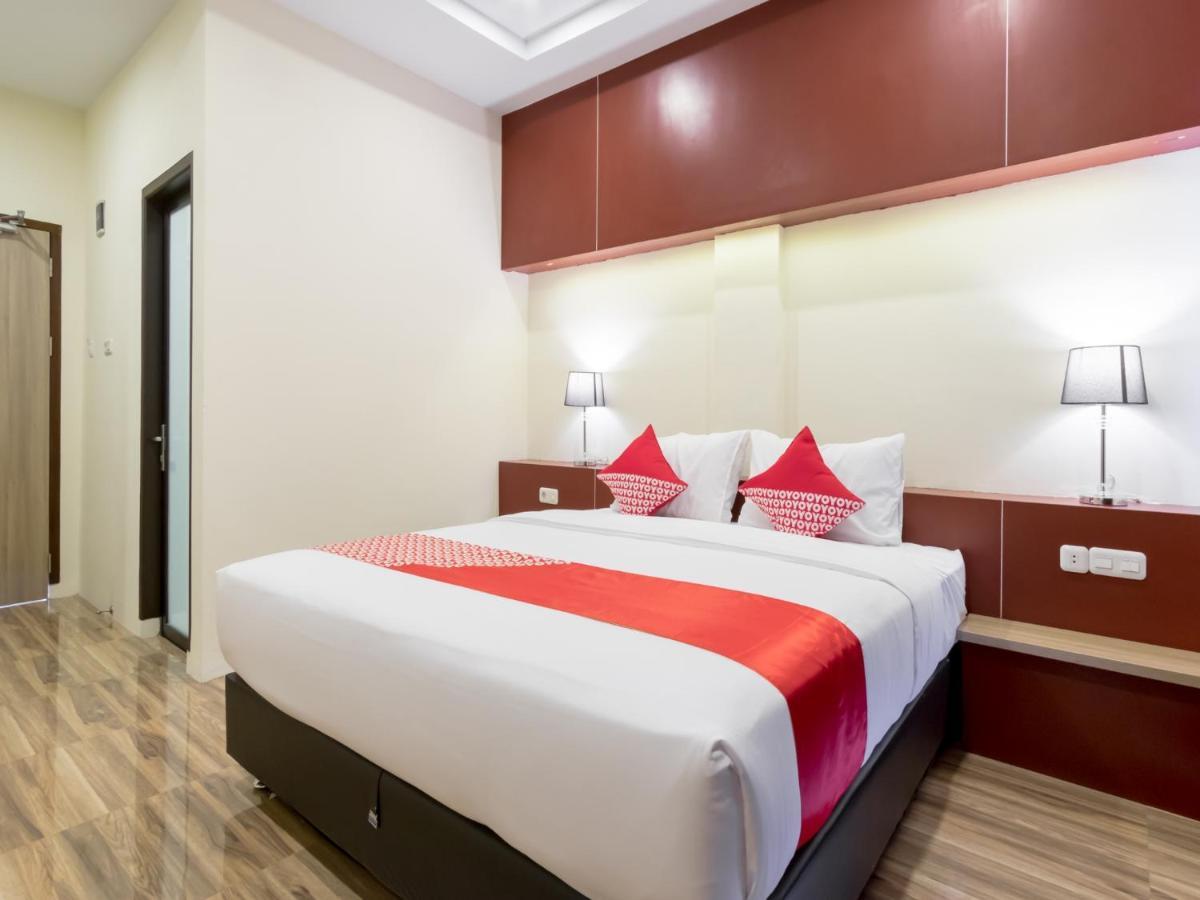Oyo 727 Merlion Hotel Медан Екстер'єр фото