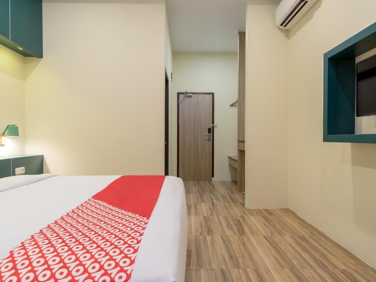 Oyo 727 Merlion Hotel Медан Екстер'єр фото
