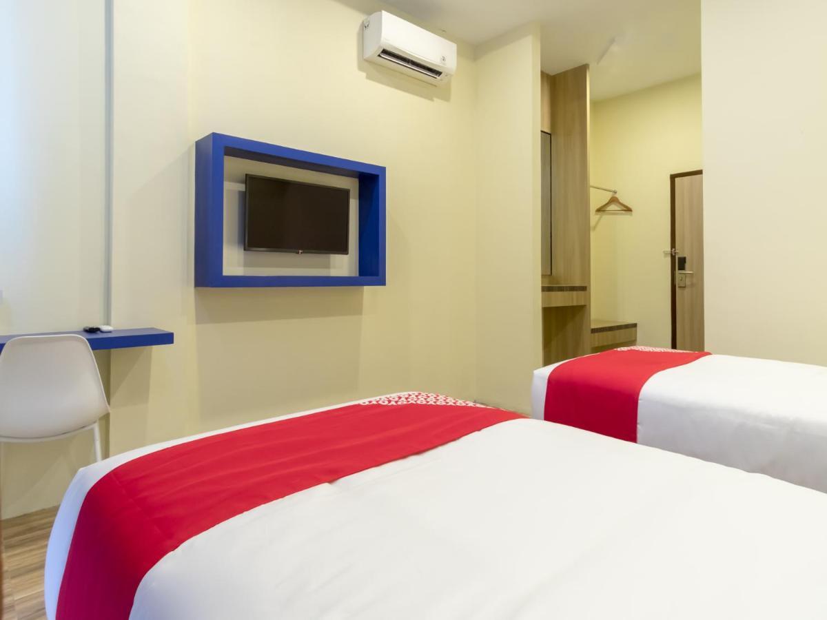 Oyo 727 Merlion Hotel Медан Екстер'єр фото