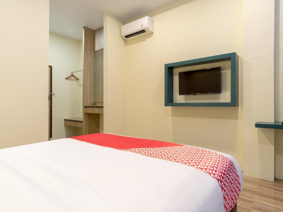 Oyo 727 Merlion Hotel Медан Екстер'єр фото