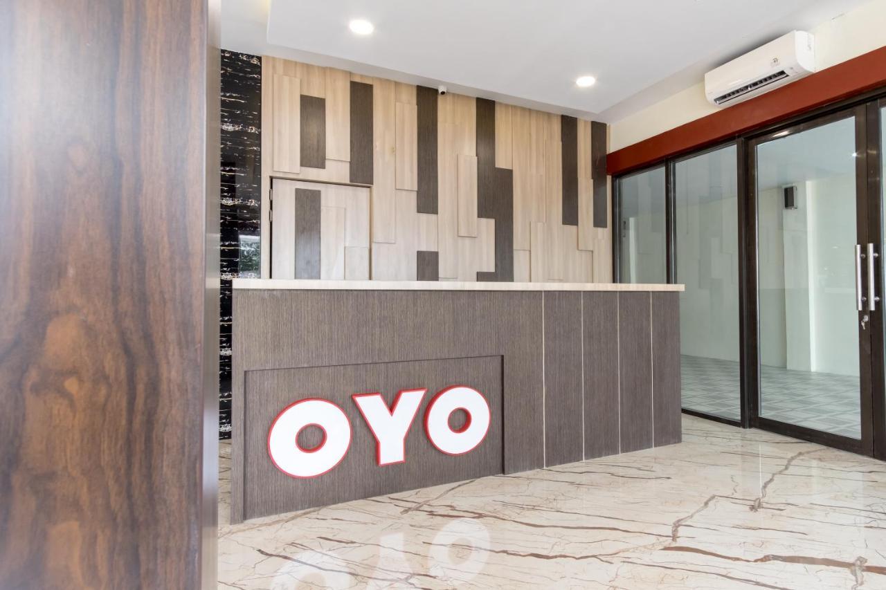 Oyo 727 Merlion Hotel Медан Екстер'єр фото