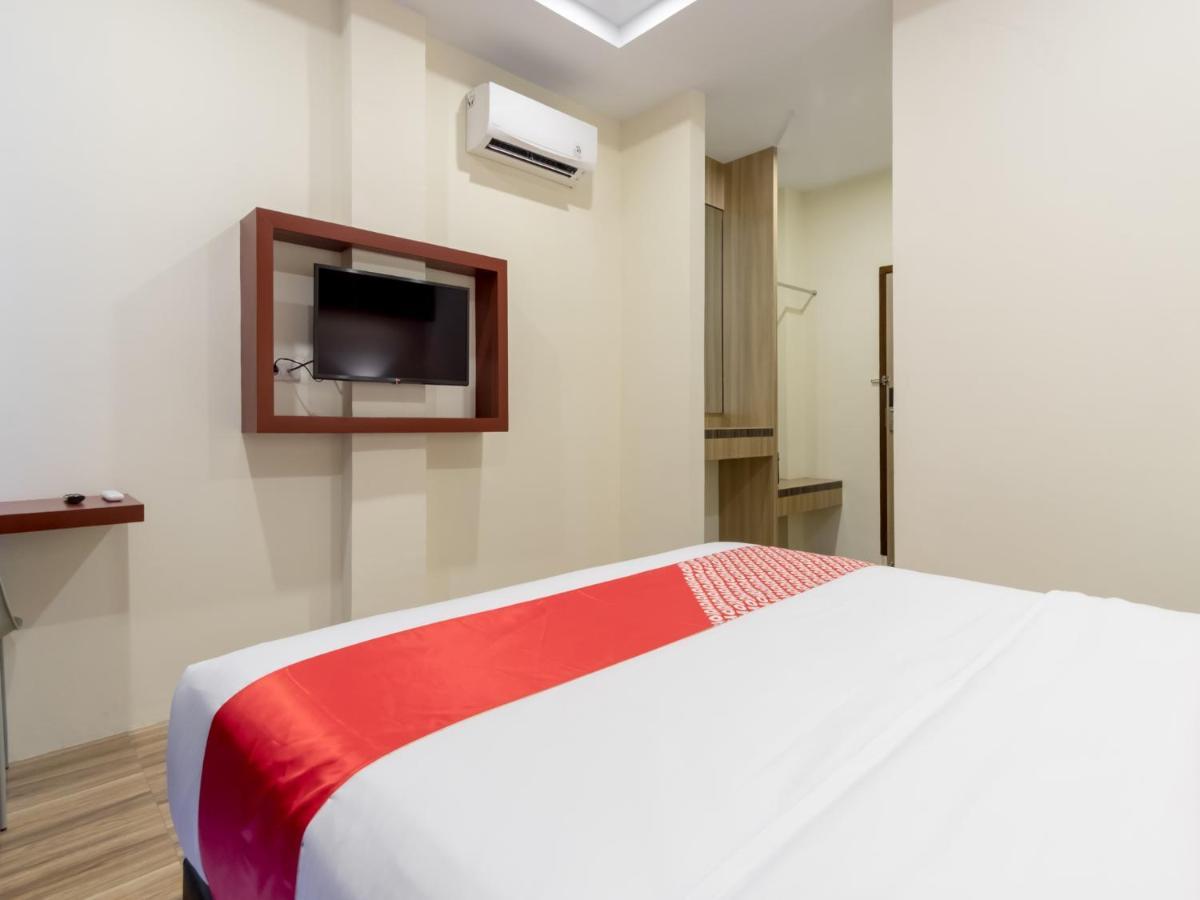 Oyo 727 Merlion Hotel Медан Екстер'єр фото