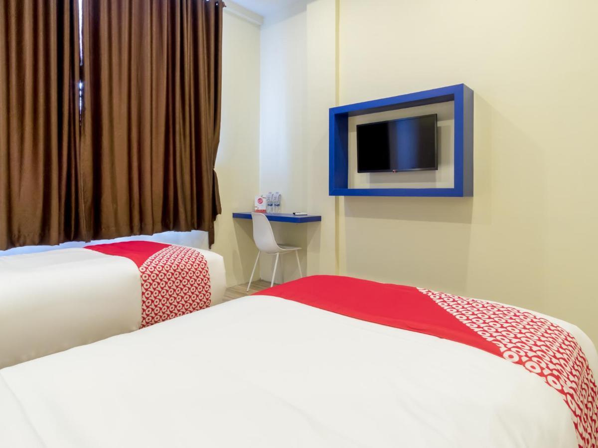 Oyo 727 Merlion Hotel Медан Екстер'єр фото