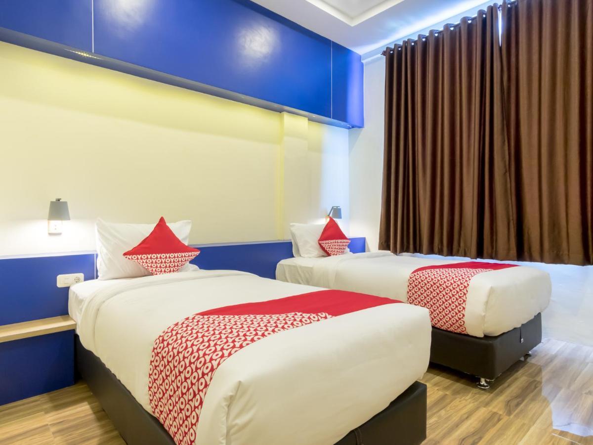 Oyo 727 Merlion Hotel Медан Екстер'єр фото