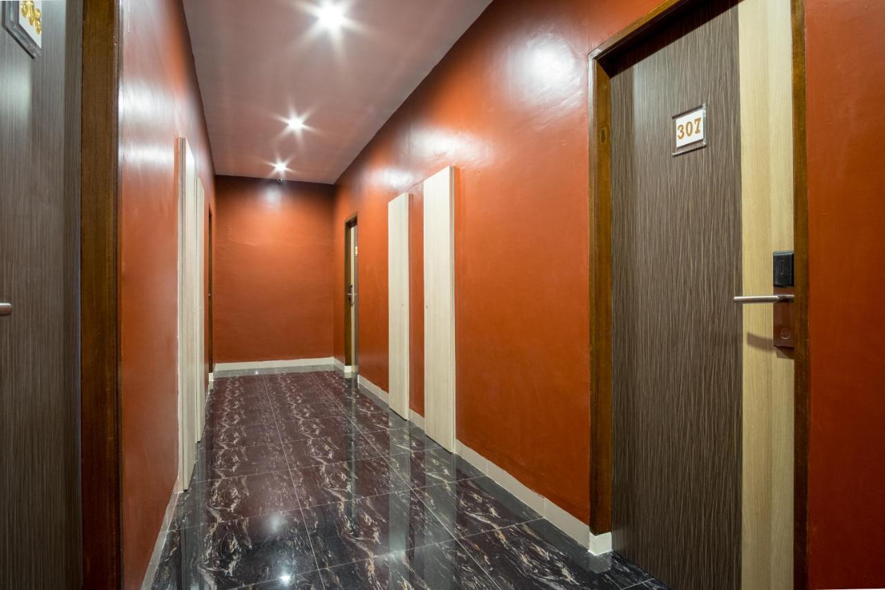 Oyo 727 Merlion Hotel Медан Екстер'єр фото